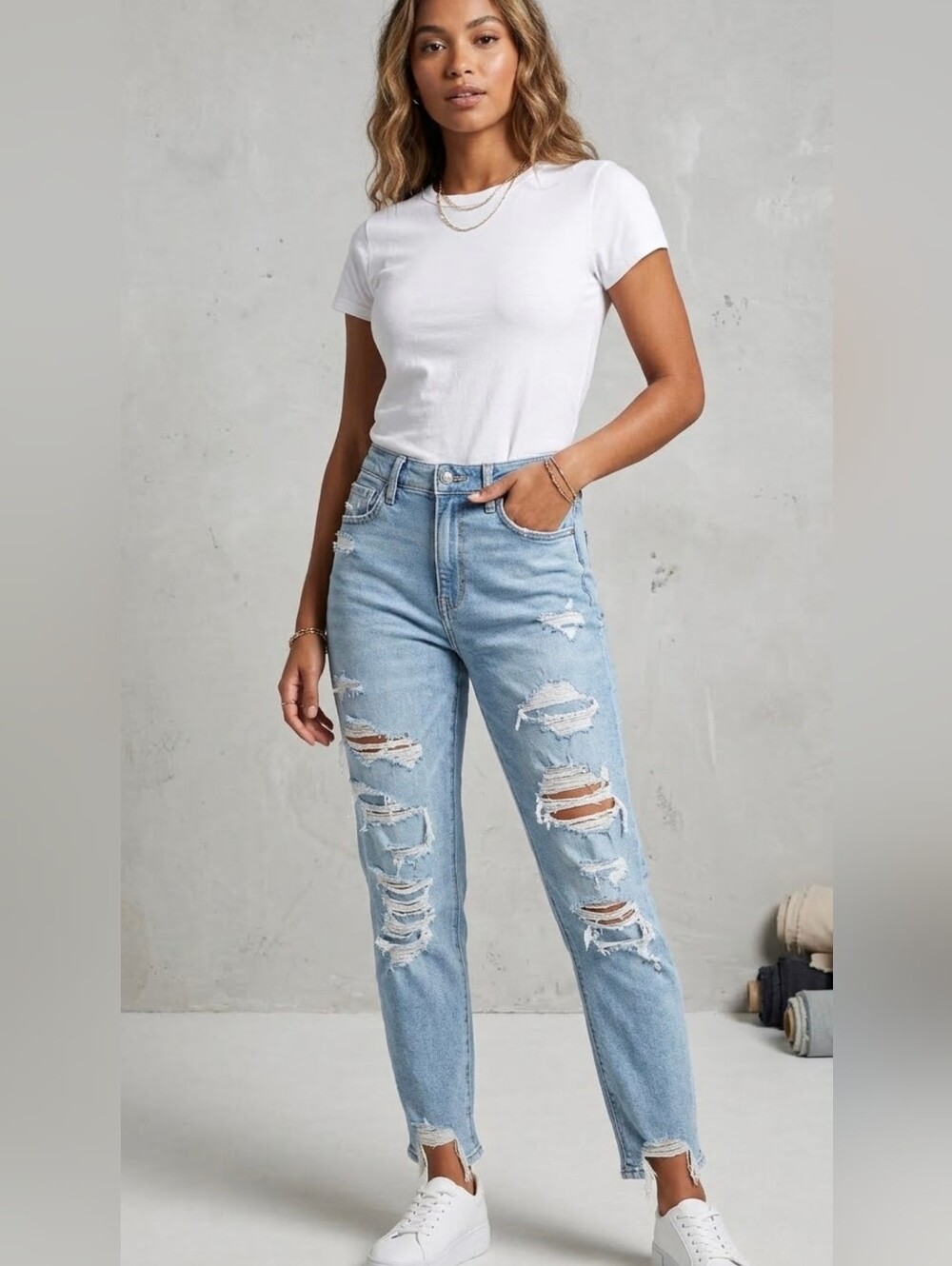 American Eagle Denim Jeans Size 8 L Long Mom Jean Ripped Dtsiressed AE Pants